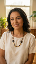 Collar Piedras Tierra con Detalles Dorados