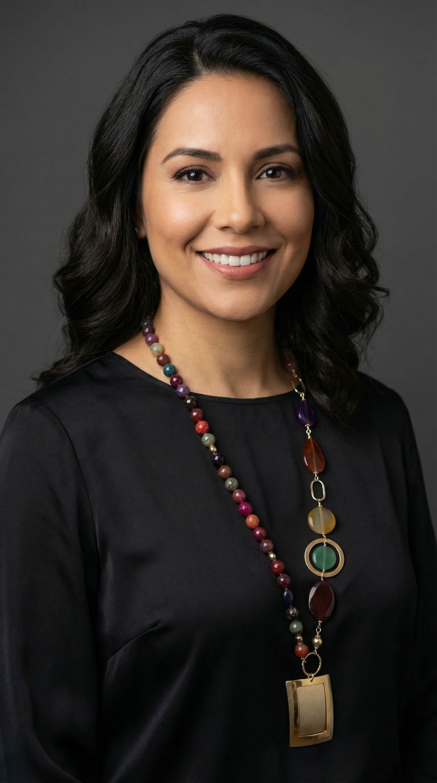 Collar Multicolor con Dije Rectangular Dorado