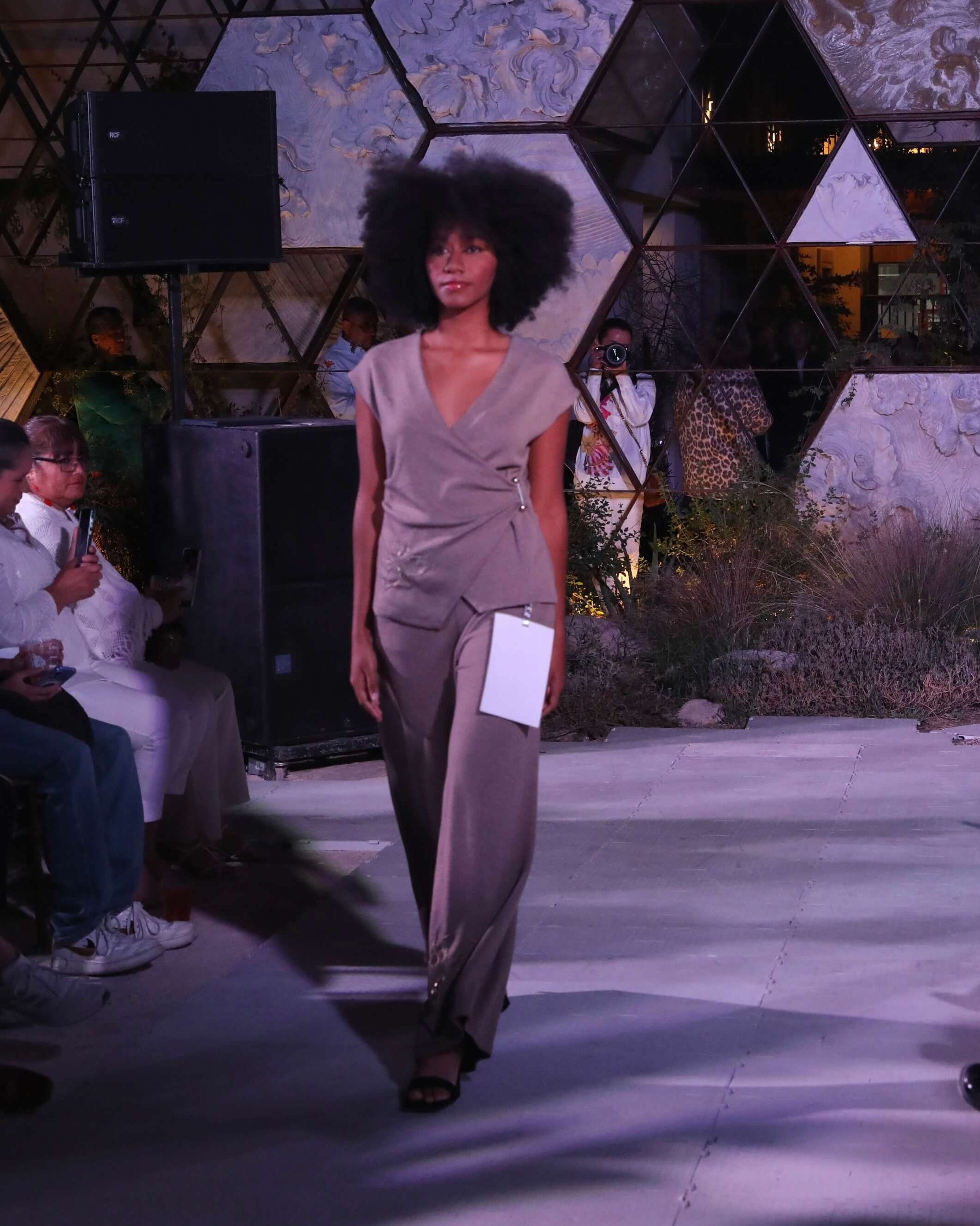 Pantalón Ancho Bordado