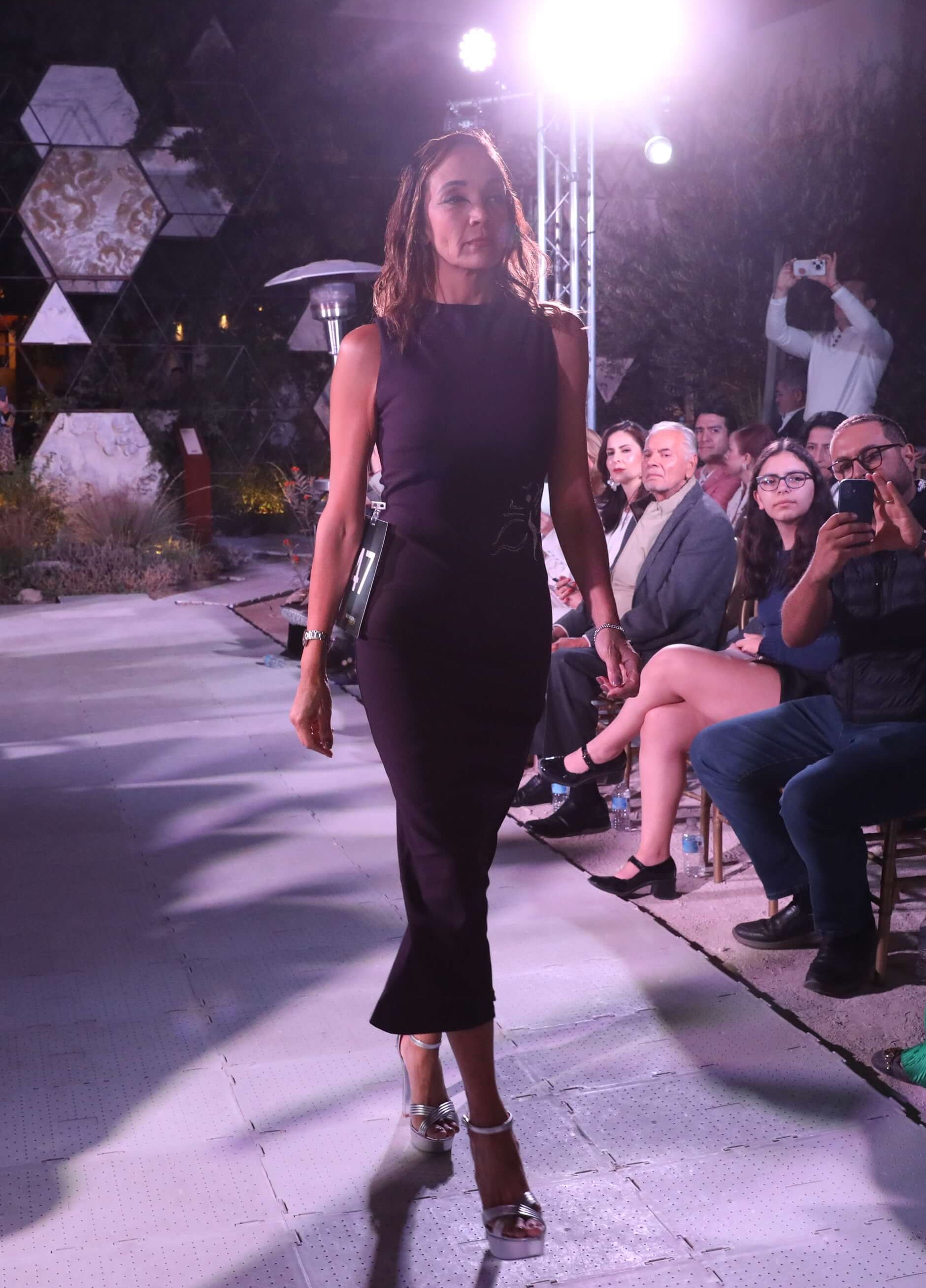 Vestido Largo Crepe Bordado