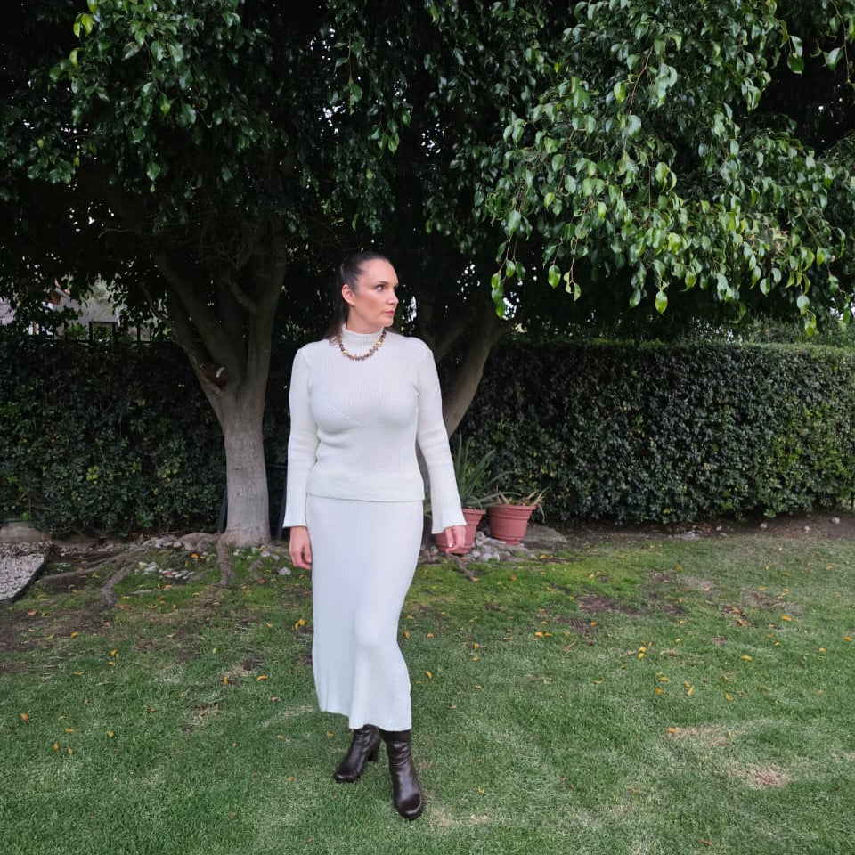 Conjunto Súeter Cuello Alto y Falda