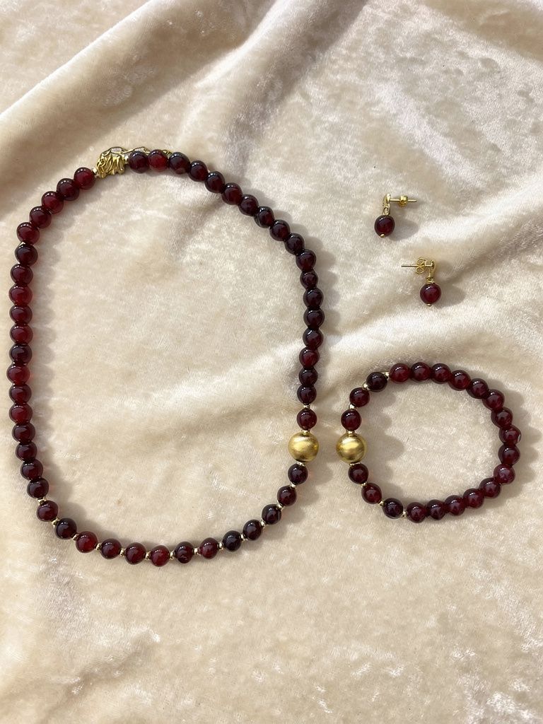 Collar Clásico de Cuentas Vino